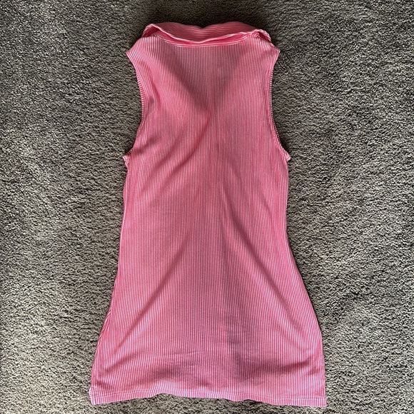 Like new lilly pulitzer polo. Size XS. Pink/white - Picture 4 of 4